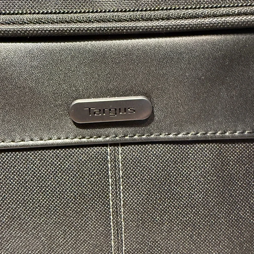 Targus Traditional Notepac‎ Case Messenger Bag fits 15.6-Inch Laptop, Black